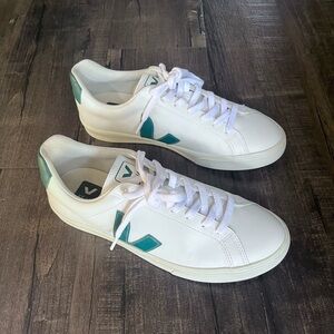 VEJA Esplar Sneaker White with Green logo - Size 9